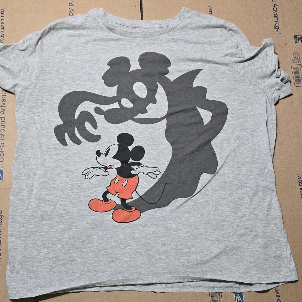Disney Gray T-Shirt with Mickey Mouse Graphic (DL8)